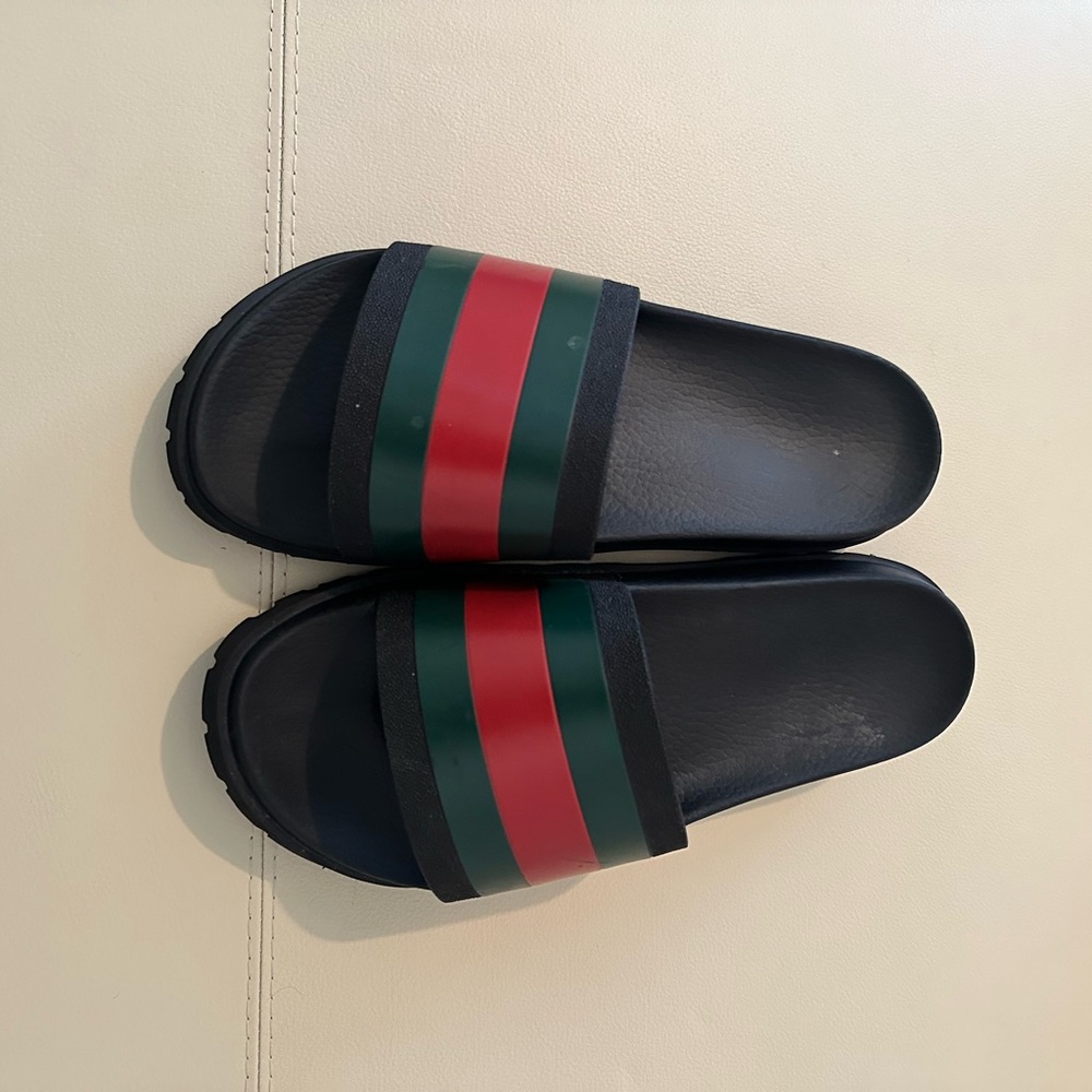 Gucci Black Sandals with Red and Green Stripes
